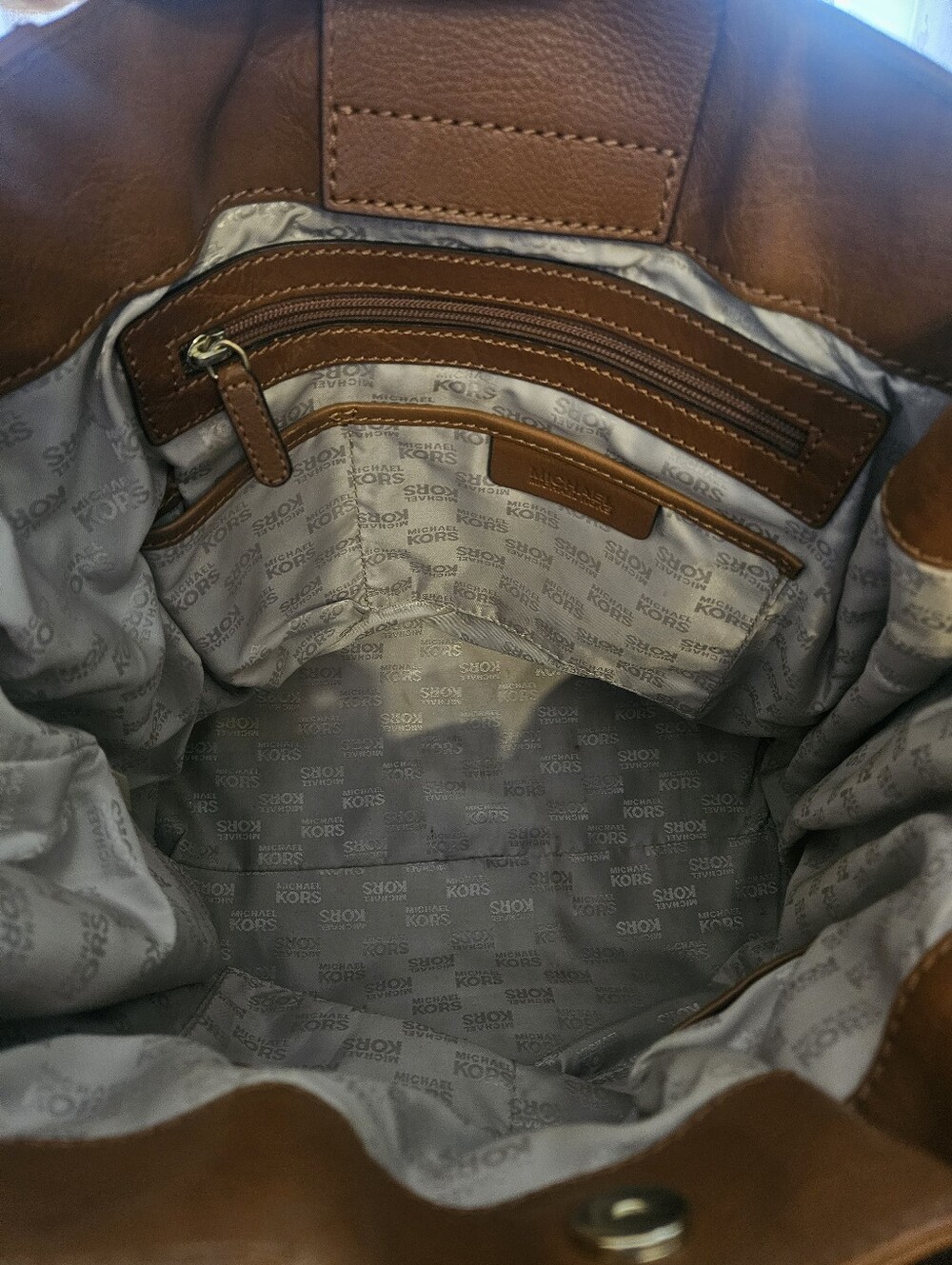Michael Kors Gansevoort Large Leather Tote - Picture 10 of 16